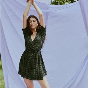 URBAN OUTFITTER | GREEN ANNA  CREPE WRAP MINI DRESS